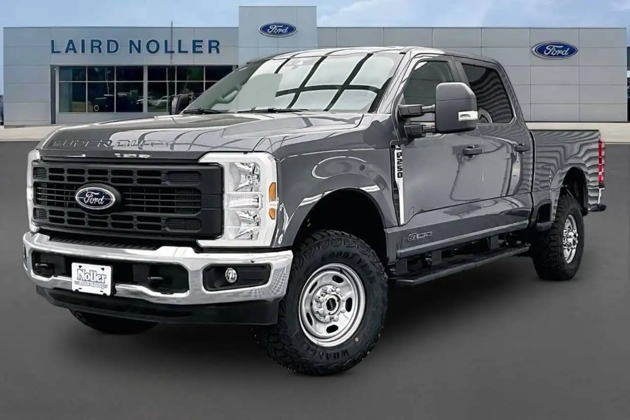 2026 Ford F-250 XL 4x4 Crew Cab 6-3/4' Box's photo