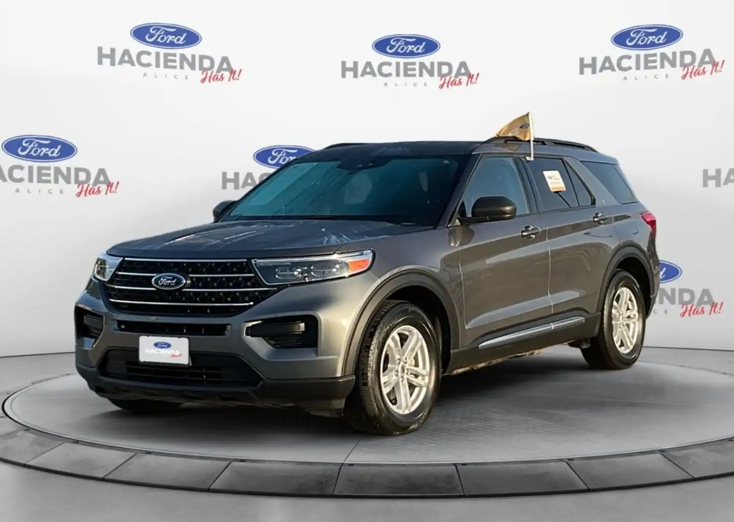 2023 Ford Explorer XLT RWD's photo