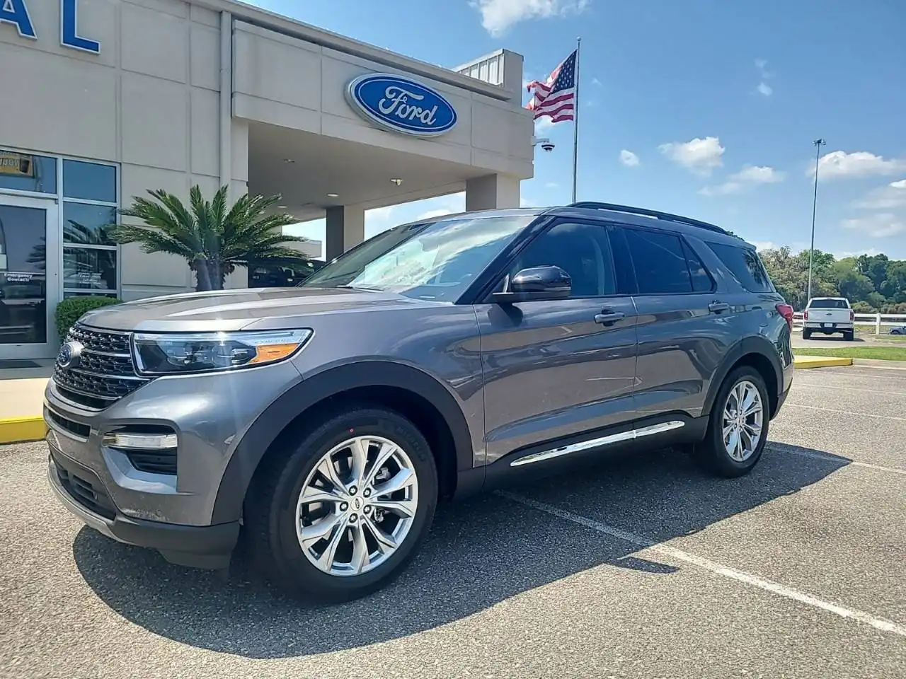 2024 Ford Explorer XLT RWD's photo