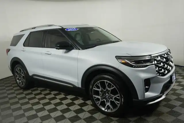 2025 Ford Explorer Platinum 4WD (PL535)'s photo