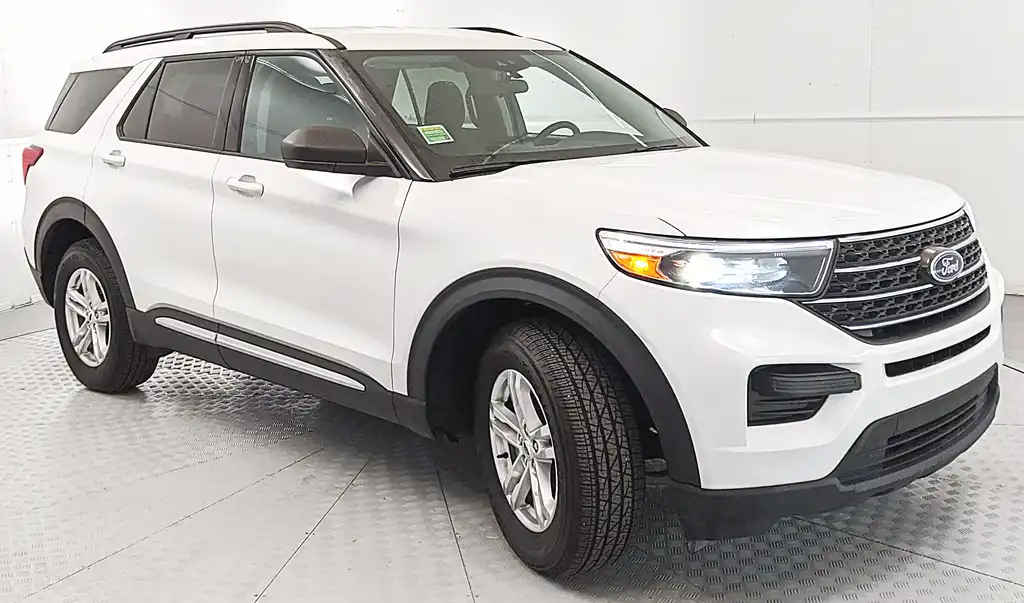 2023 Ford Explorer XLT 4WD's photo