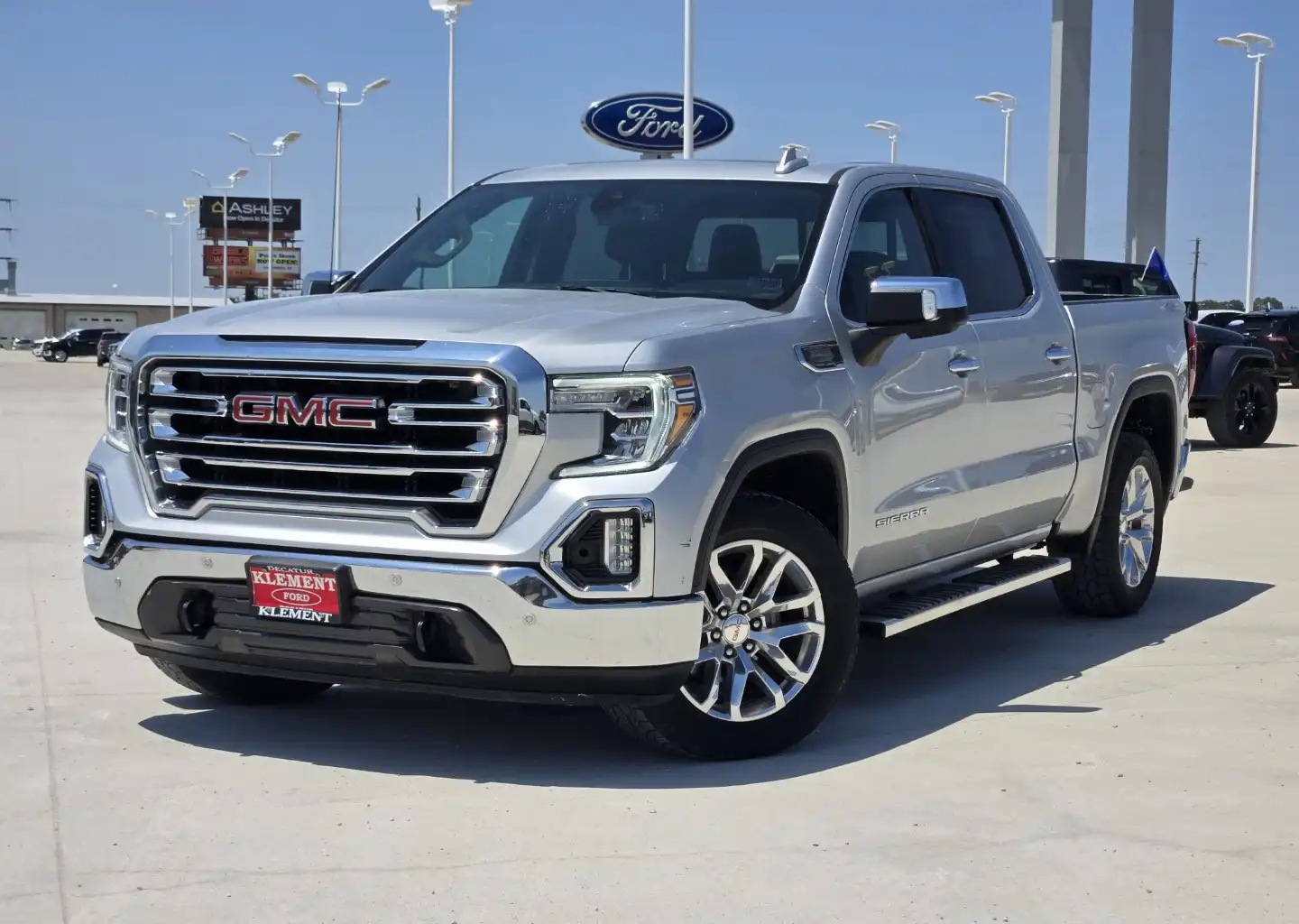 2021 GMC Sierra 4WD Crew Cab Short Box SLT's photo