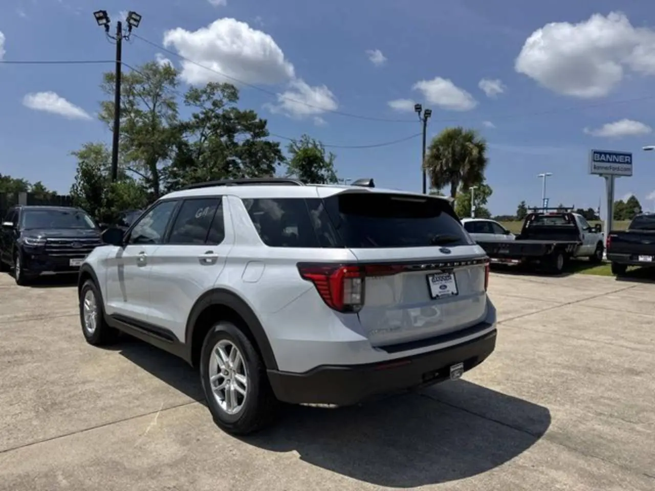 2026 Ford Explorer undefined photo 5