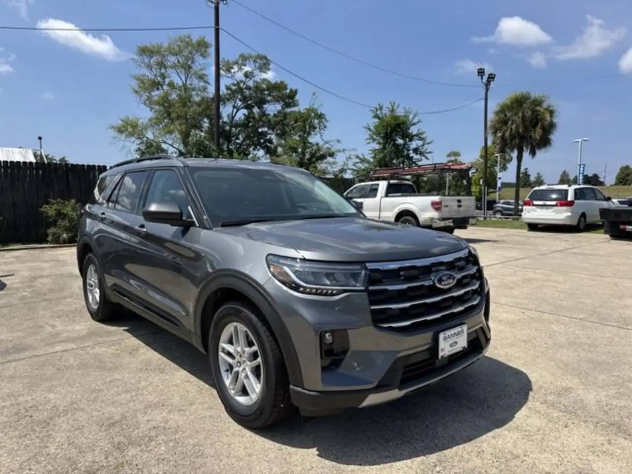2026 Ford Explorer undefined photo 1