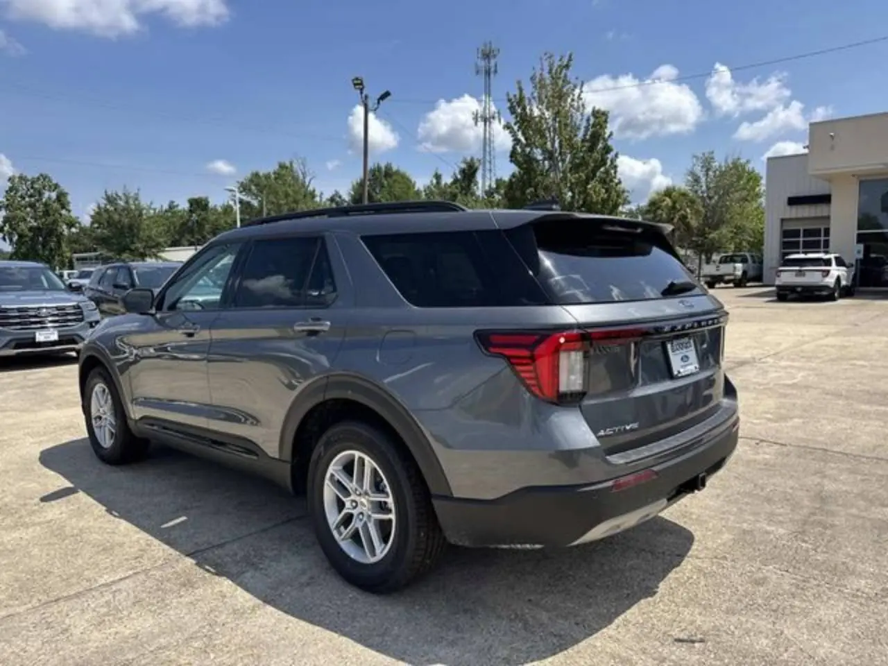 2026 Ford Explorer undefined photo 4
