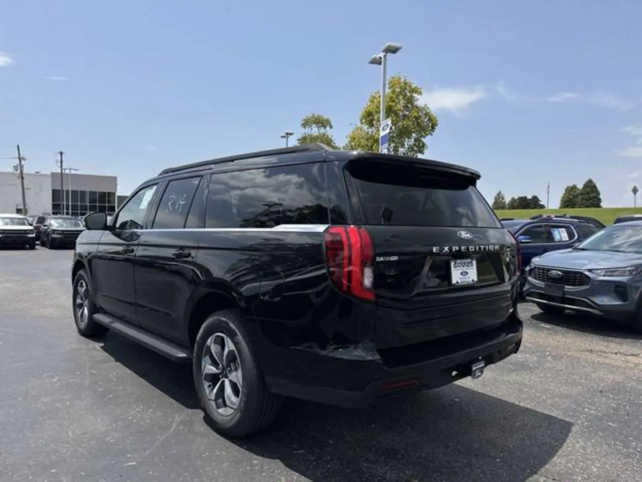 2027 Ford Expedition Active MAX photo 4