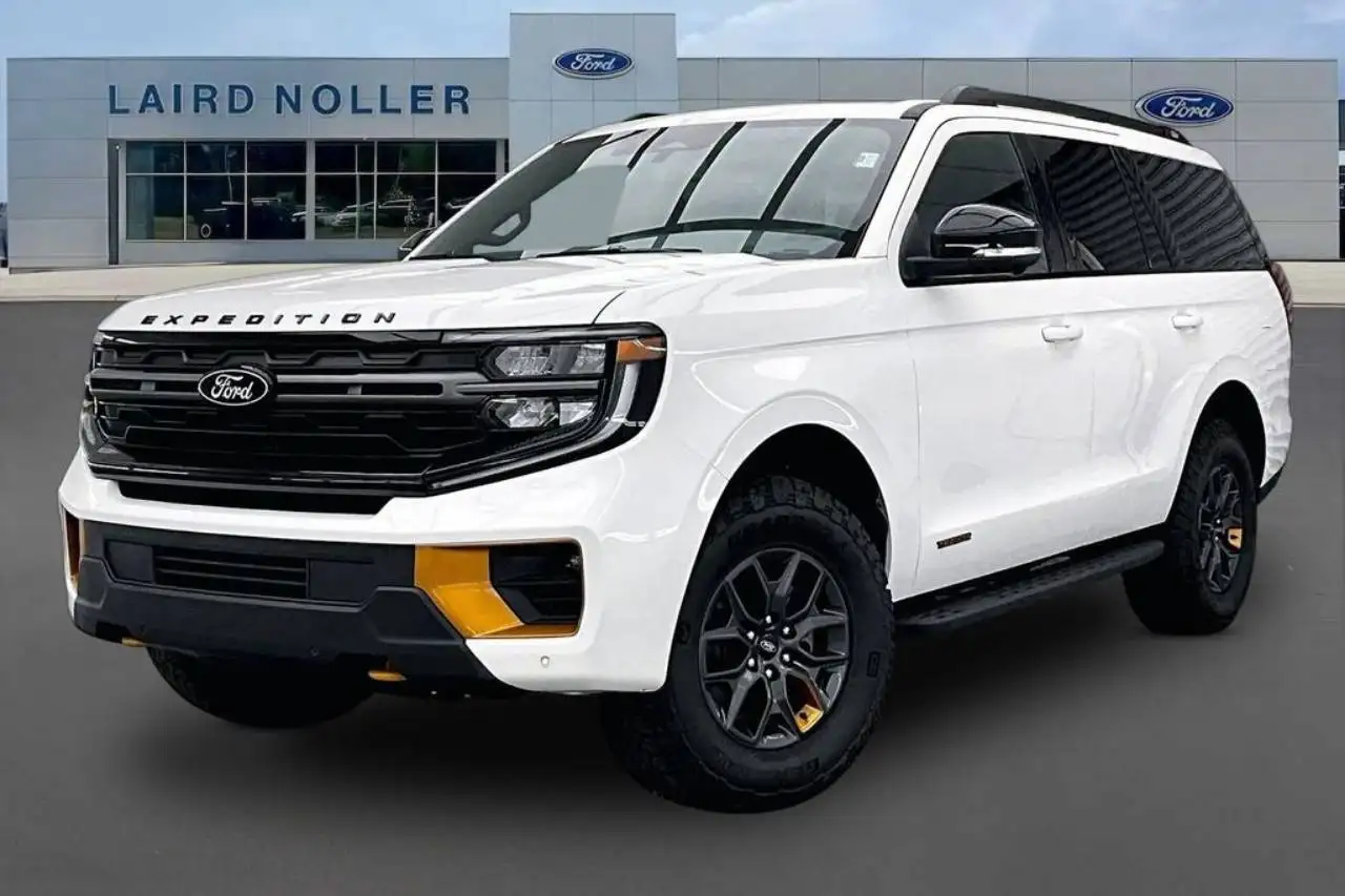 2025 Ford Expedition Tremor 4WD's photo