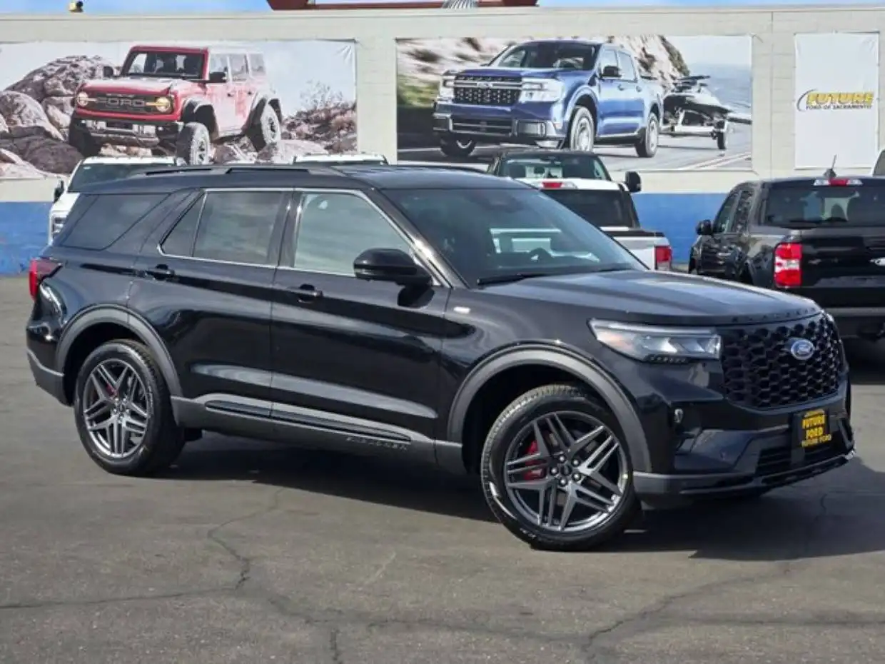 2026 Ford Explorer ST-Line 4WD's photo