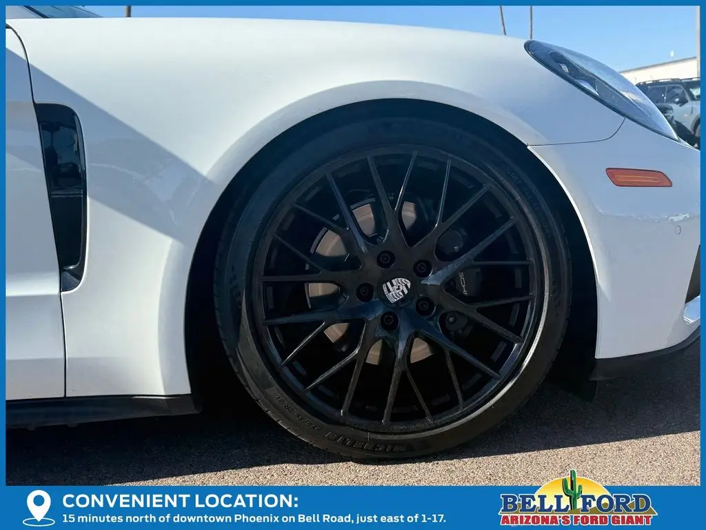 2018 Porsche Panamera Base photo 5