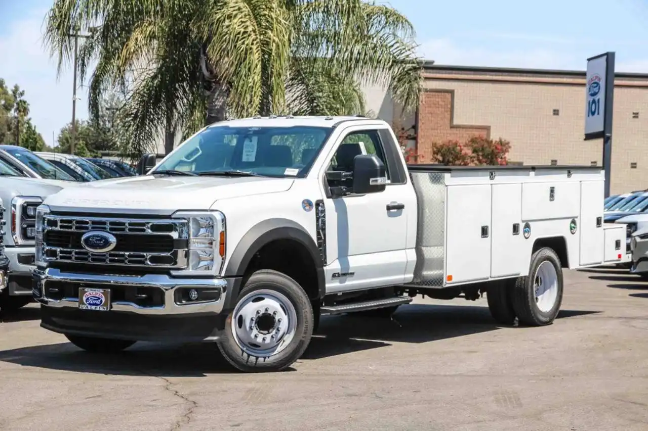 2024 Ford F-450 XL Regular Cab DRW 169 in's photo