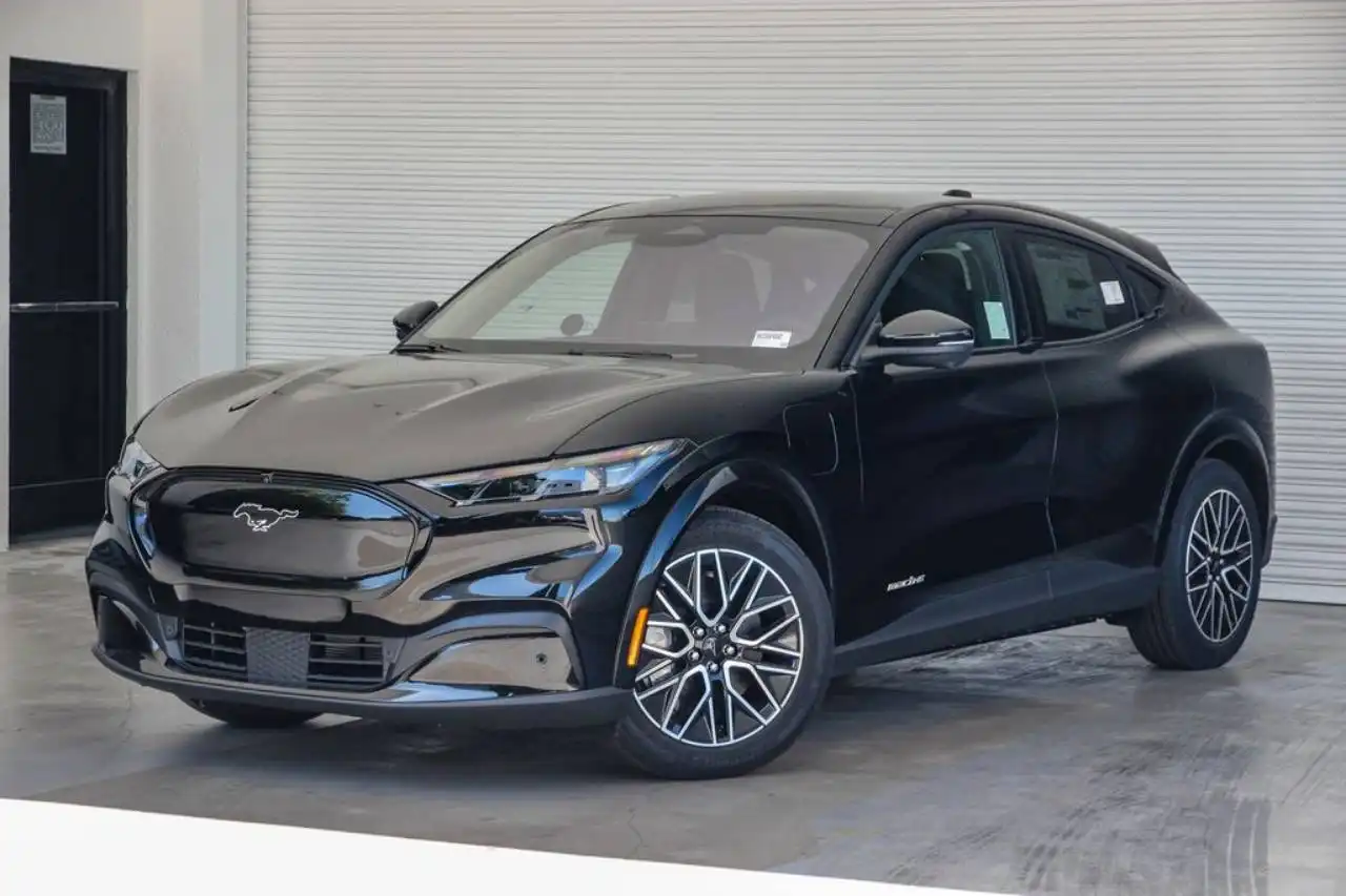 2026 Ford Mustang-Mach-e Premium's photo