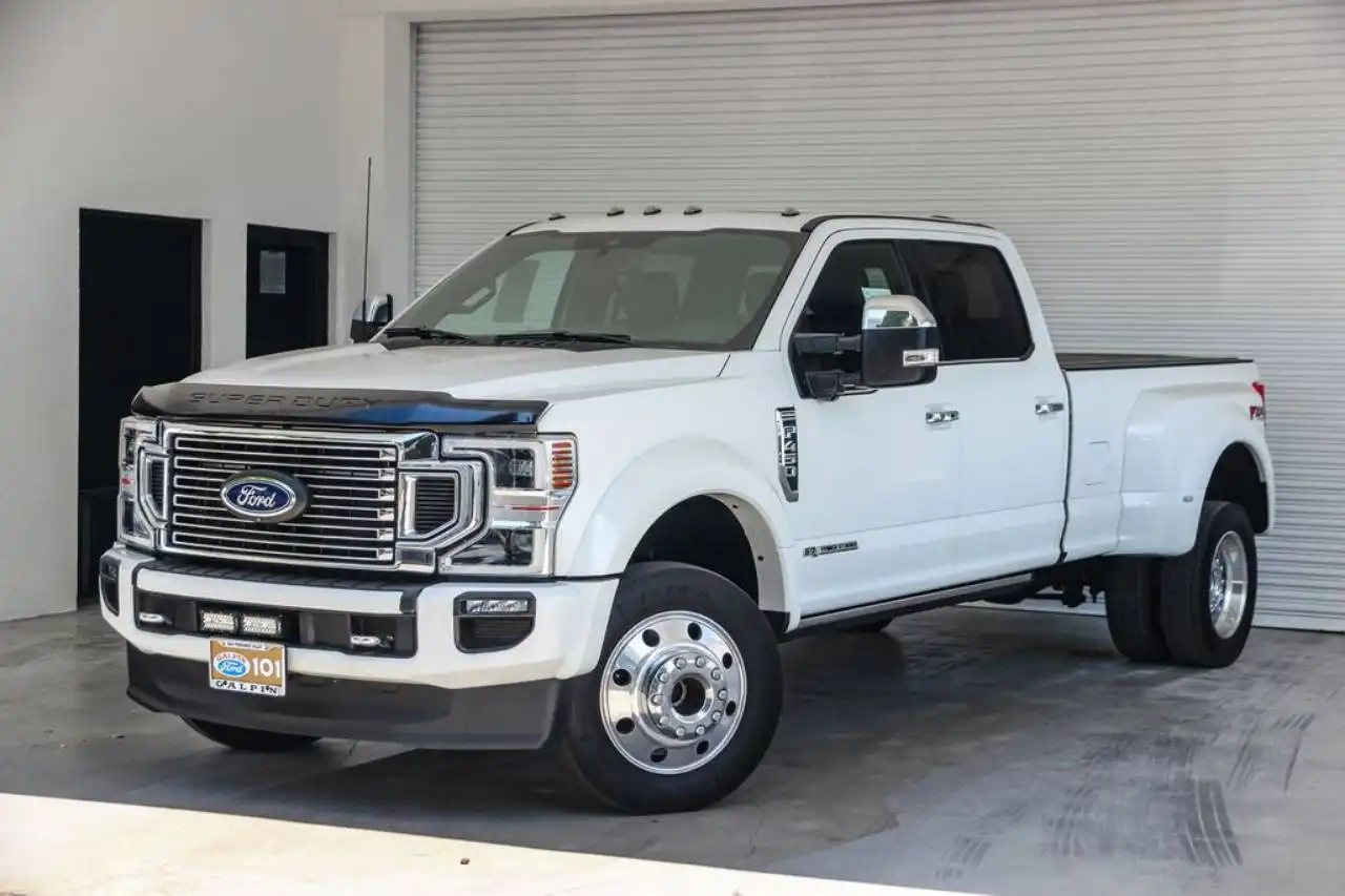 2022 Ford F-450 Platinum 4WD Crew Cab DRW 8' Box's photo