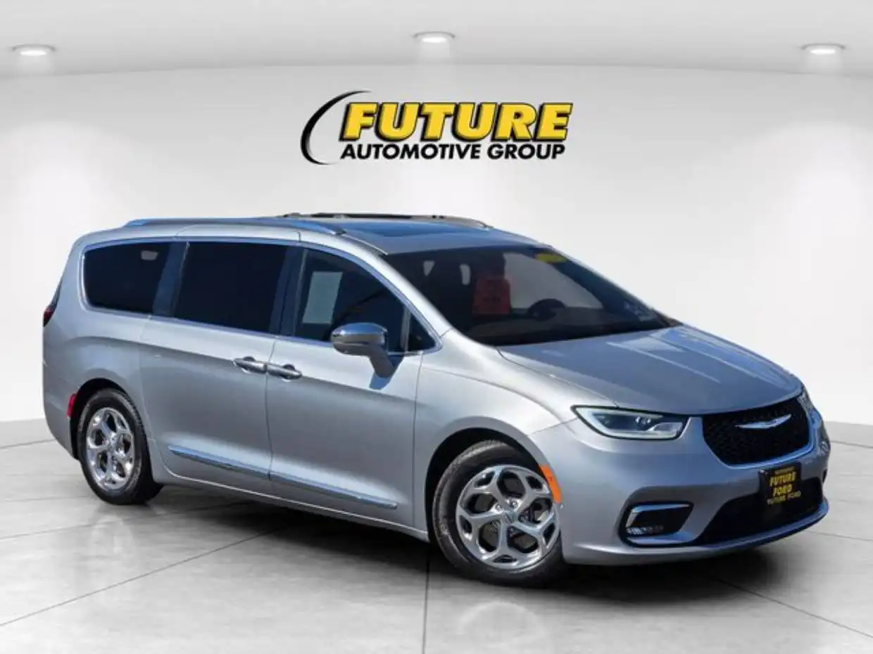 2021 Chrysler Pacifica Limited's photo
