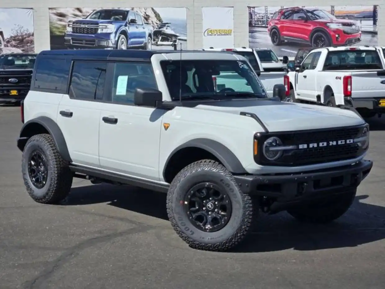 2026 Ford Bronco Badlands 4WD's photo