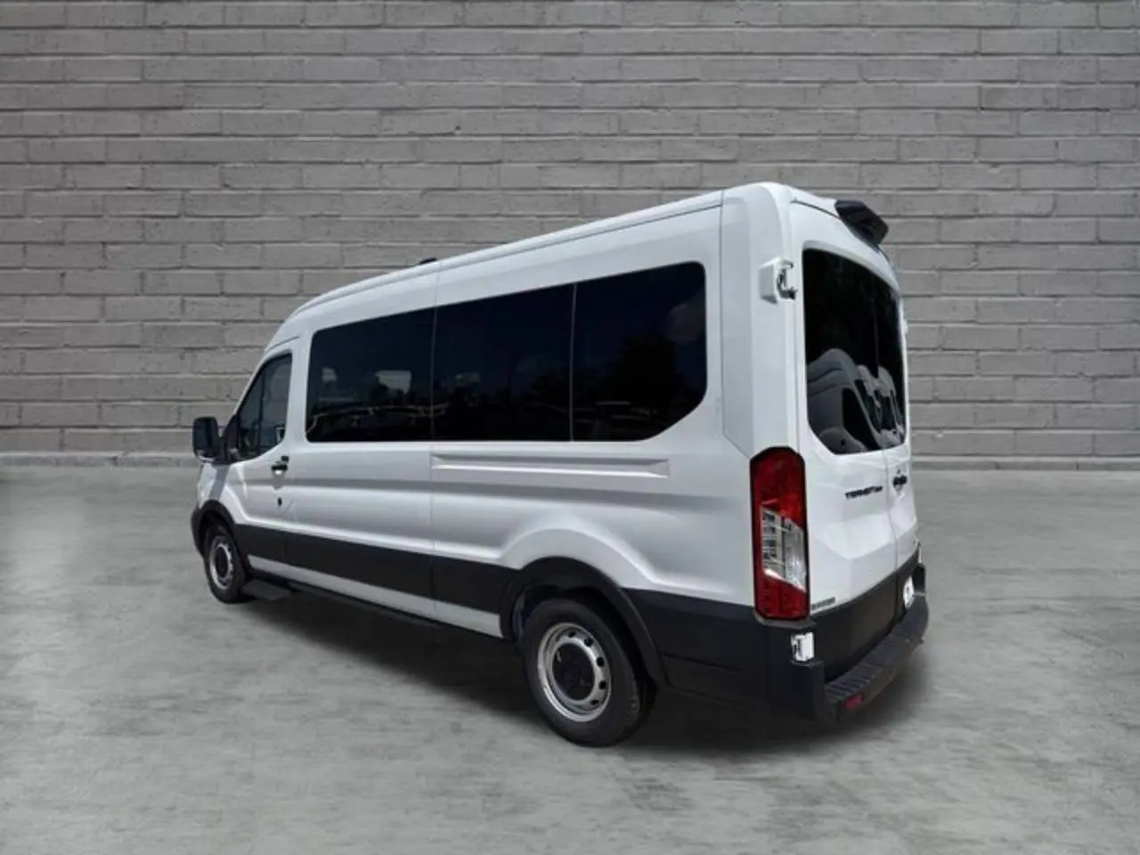 2026 Ford Transit XL 350 Med Roof Sliding Pass. 148 photo 4