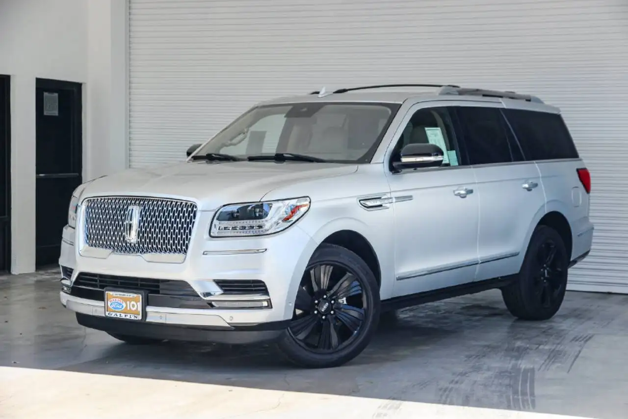 2019 Lincoln Navigator Select's photo