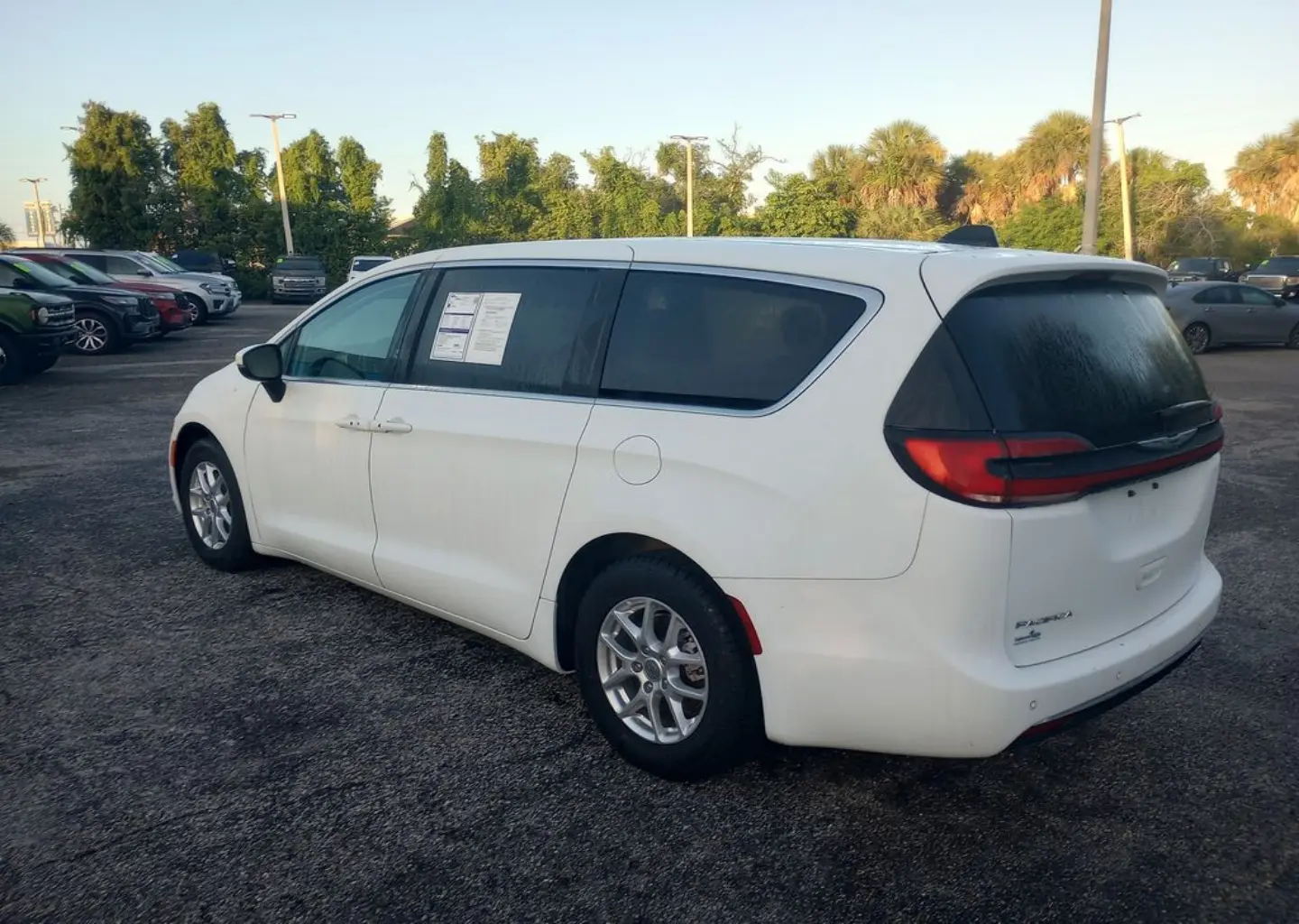 2023 Chrysler Pacifica Touring L photo 5