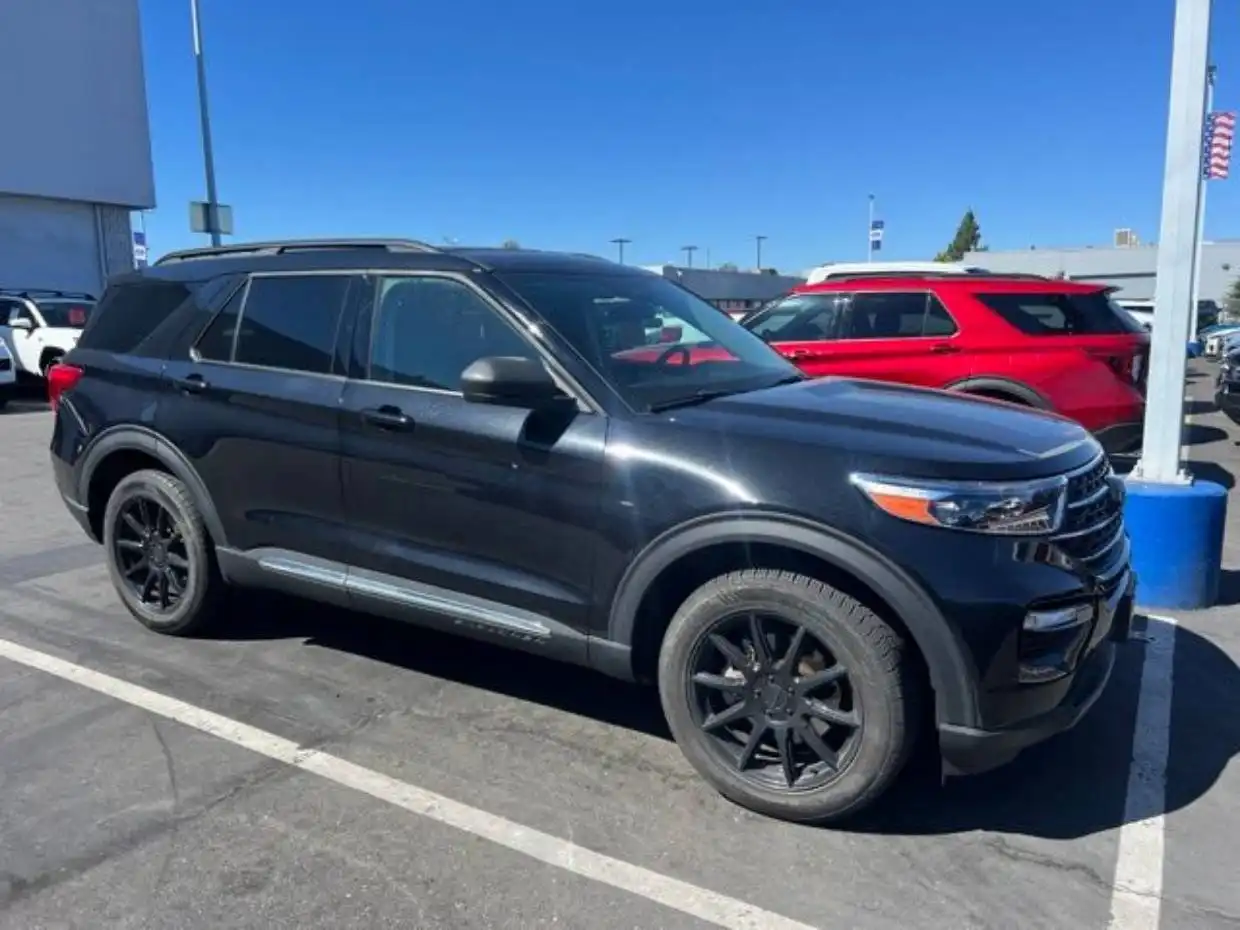 2023 Ford Explorer XLT 4WD's photo