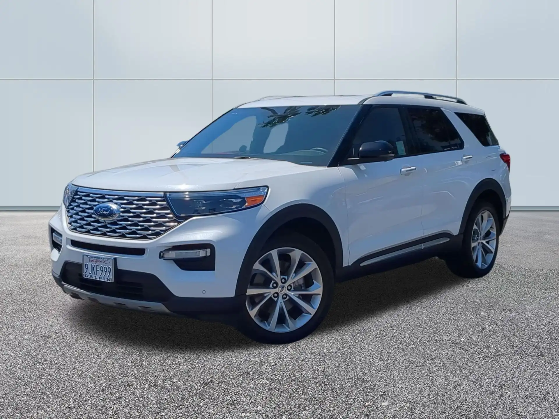 2023 Ford Explorer Hybrid Platinum's photo