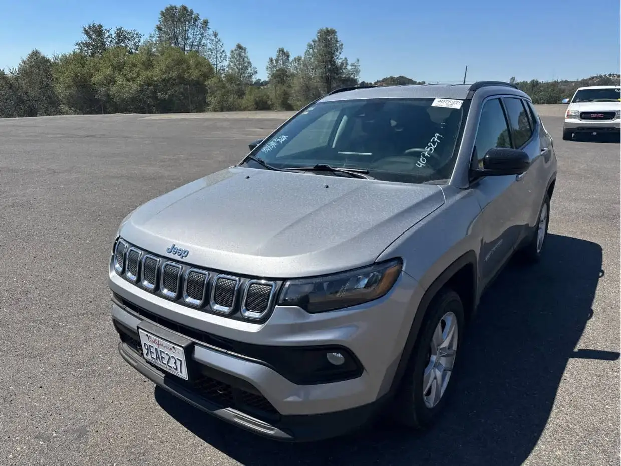 2022 Jeep Compass Latitude 4WD photo 1