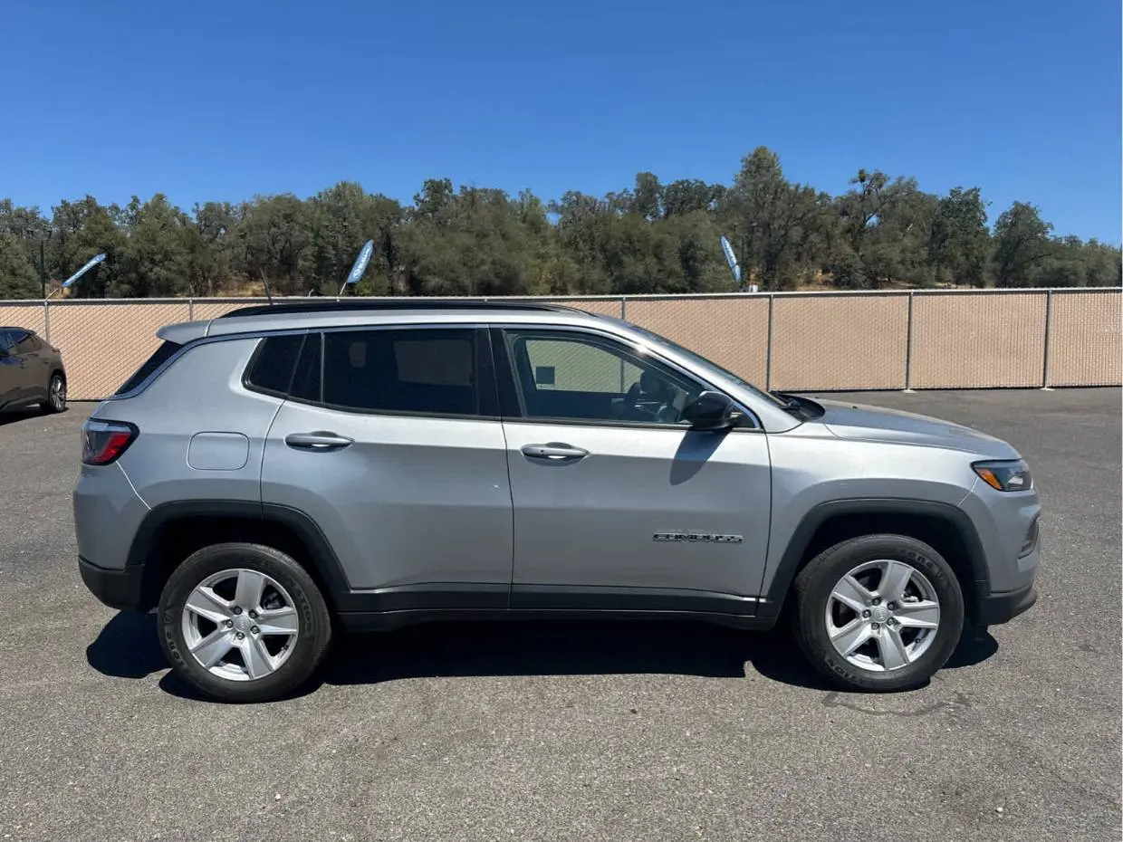 2022 Jeep Compass Latitude 4WD photo 4