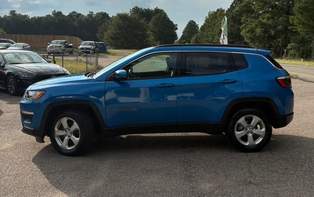 2021 Jeep Compass Latitude 4WD photo 3