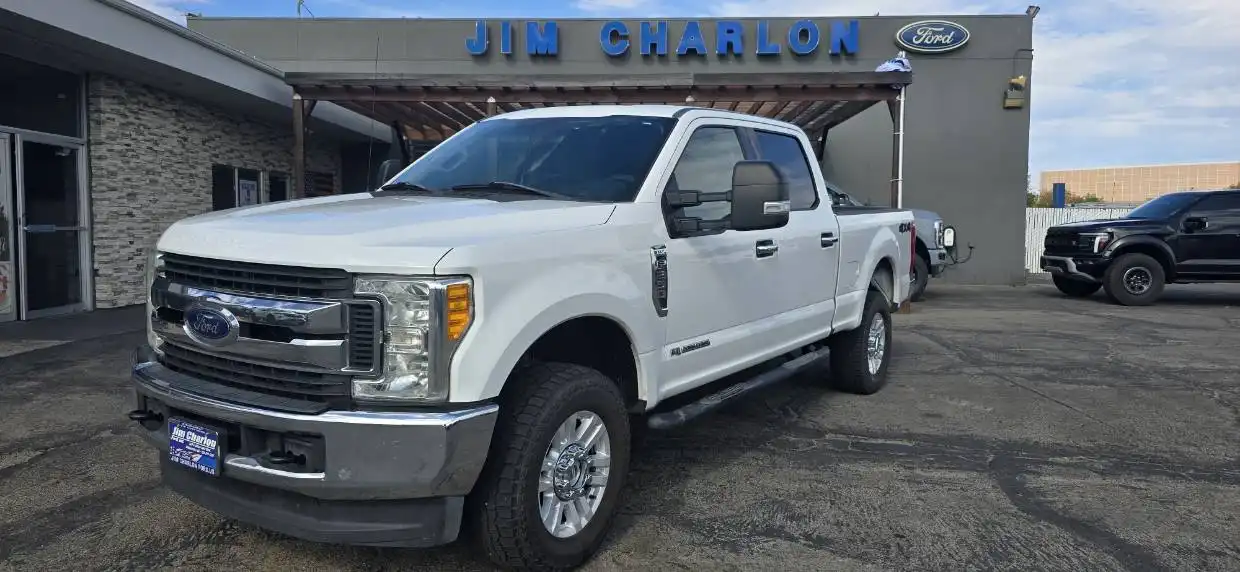 2017 Ford F-250 XLT 4WD Crew Cab 8' Box's photo