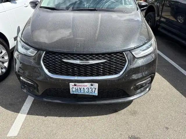 2023 Chrysler Pacifica Touring L's photo