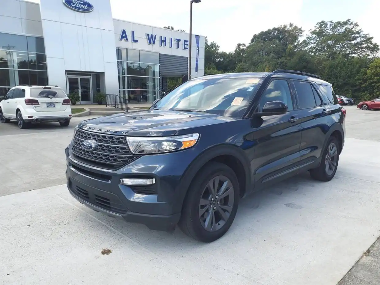 2023 Ford Explorer XLT 4WD's photo