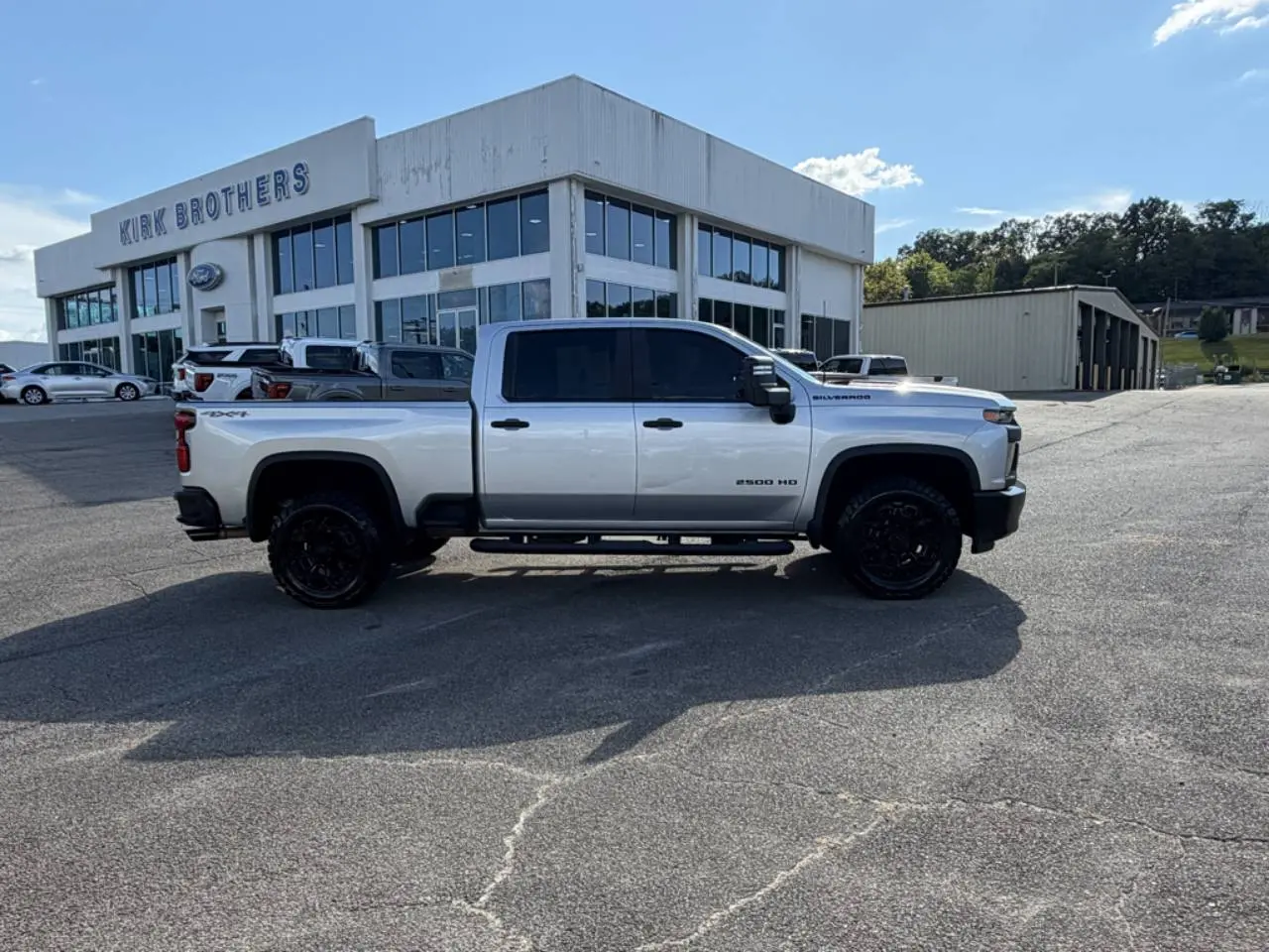 2020 Chevrolet Silverado HD Work Truck 4WD Crew Cab Standard Box photo 3