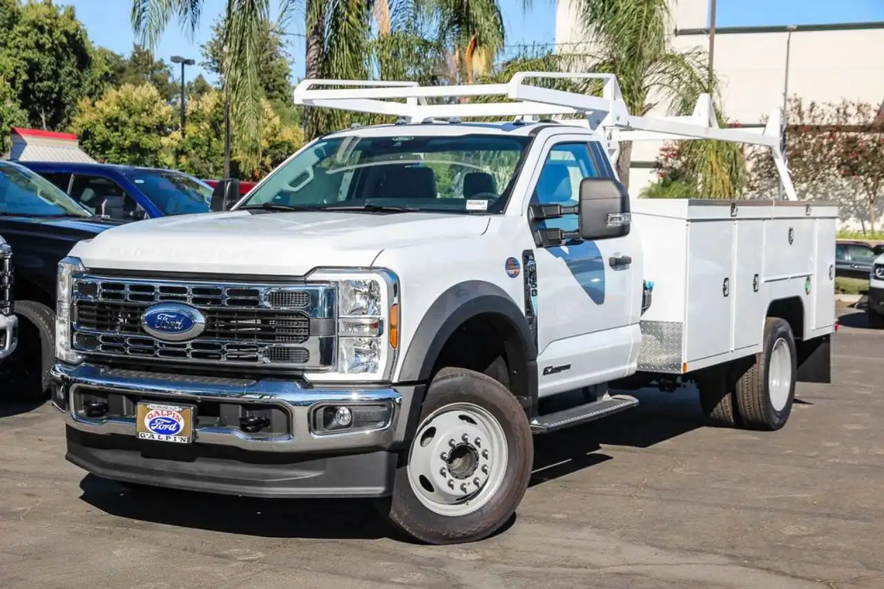 2025 Ford F-450 XL Regular Cab DRW 169 in's photo
