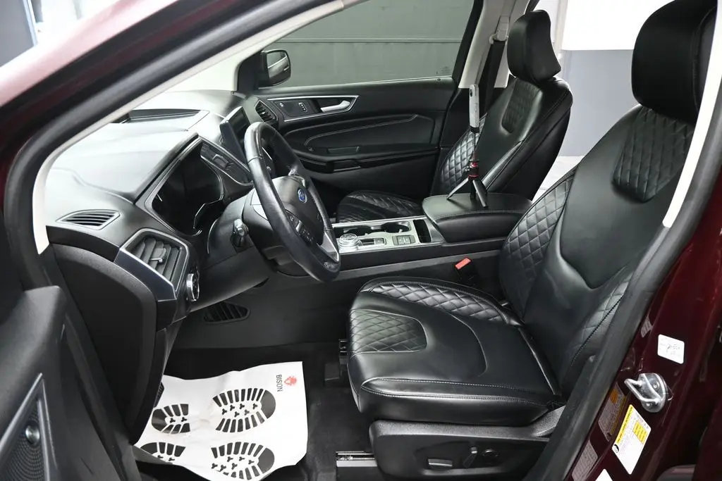 2023 Ford Edge Titanium AWD photo 3