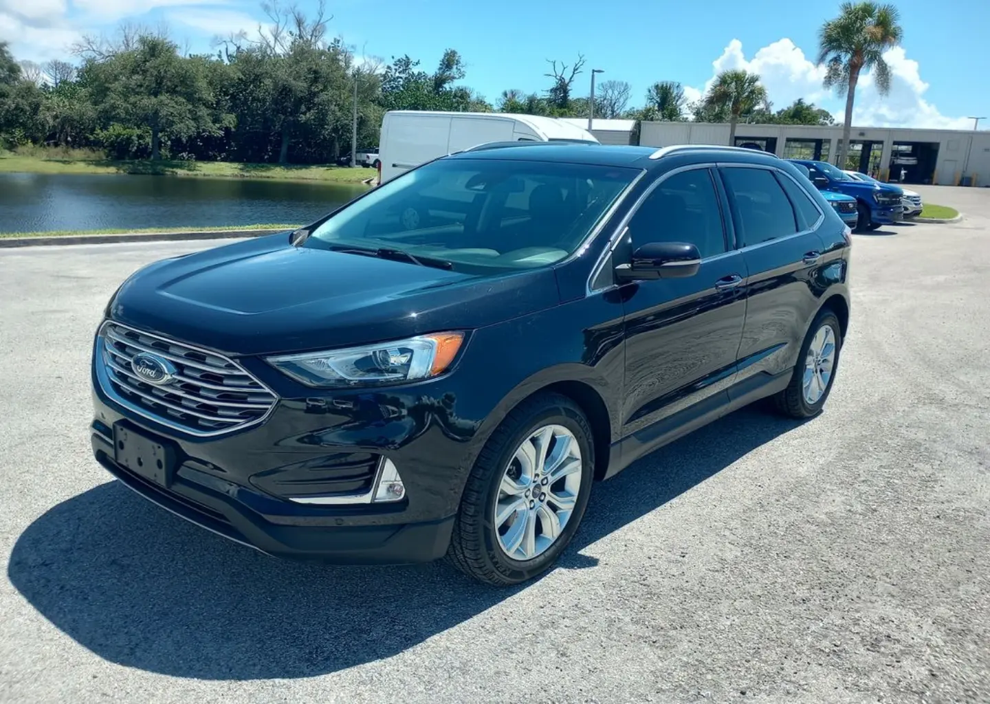 2020 Ford Edge Titanium photo 3
