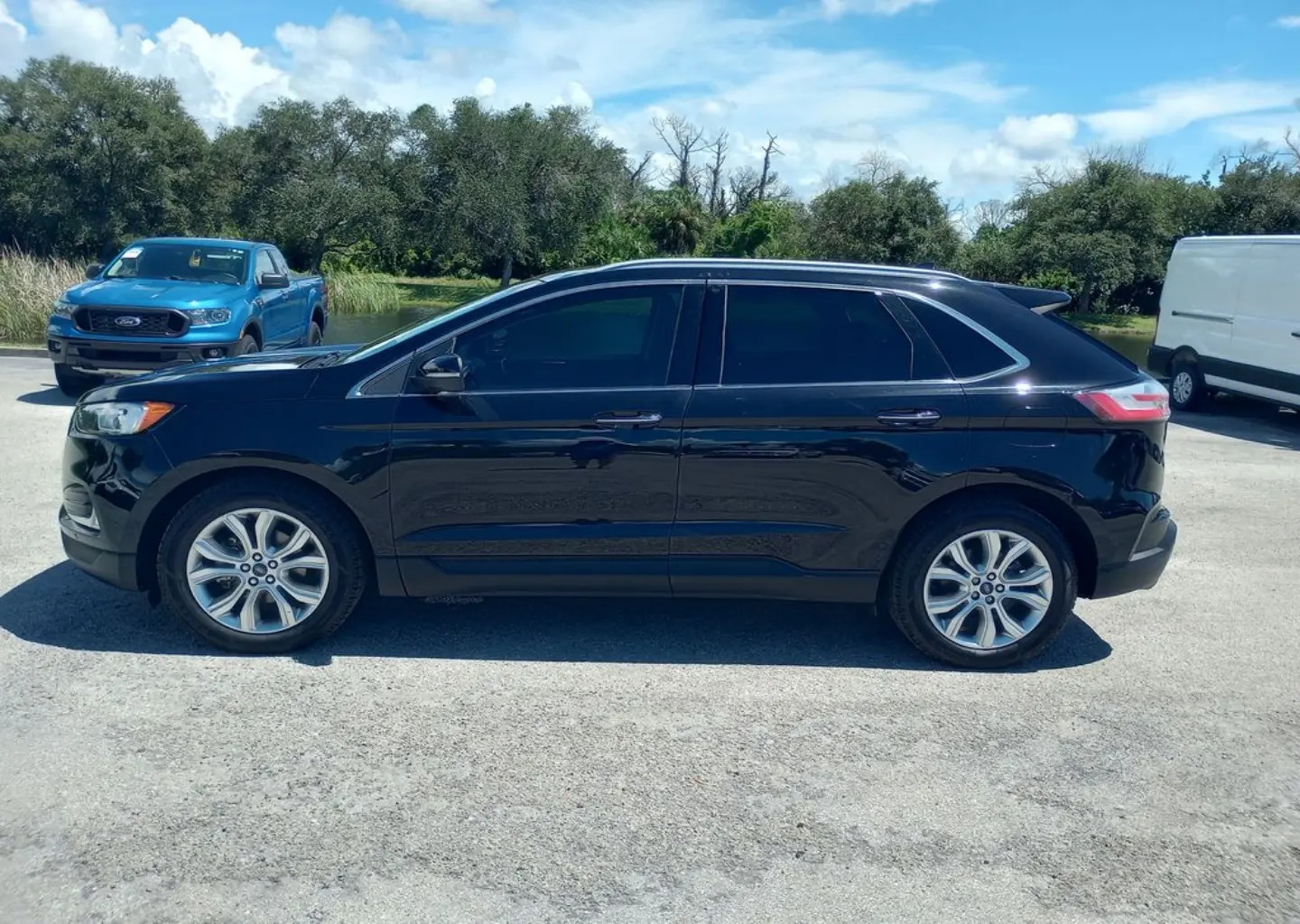2020 Ford Edge Titanium photo 4