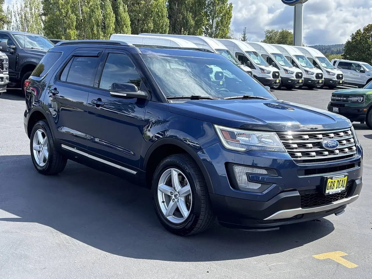 2017 Ford Explorer XLT 4WD photo 3
