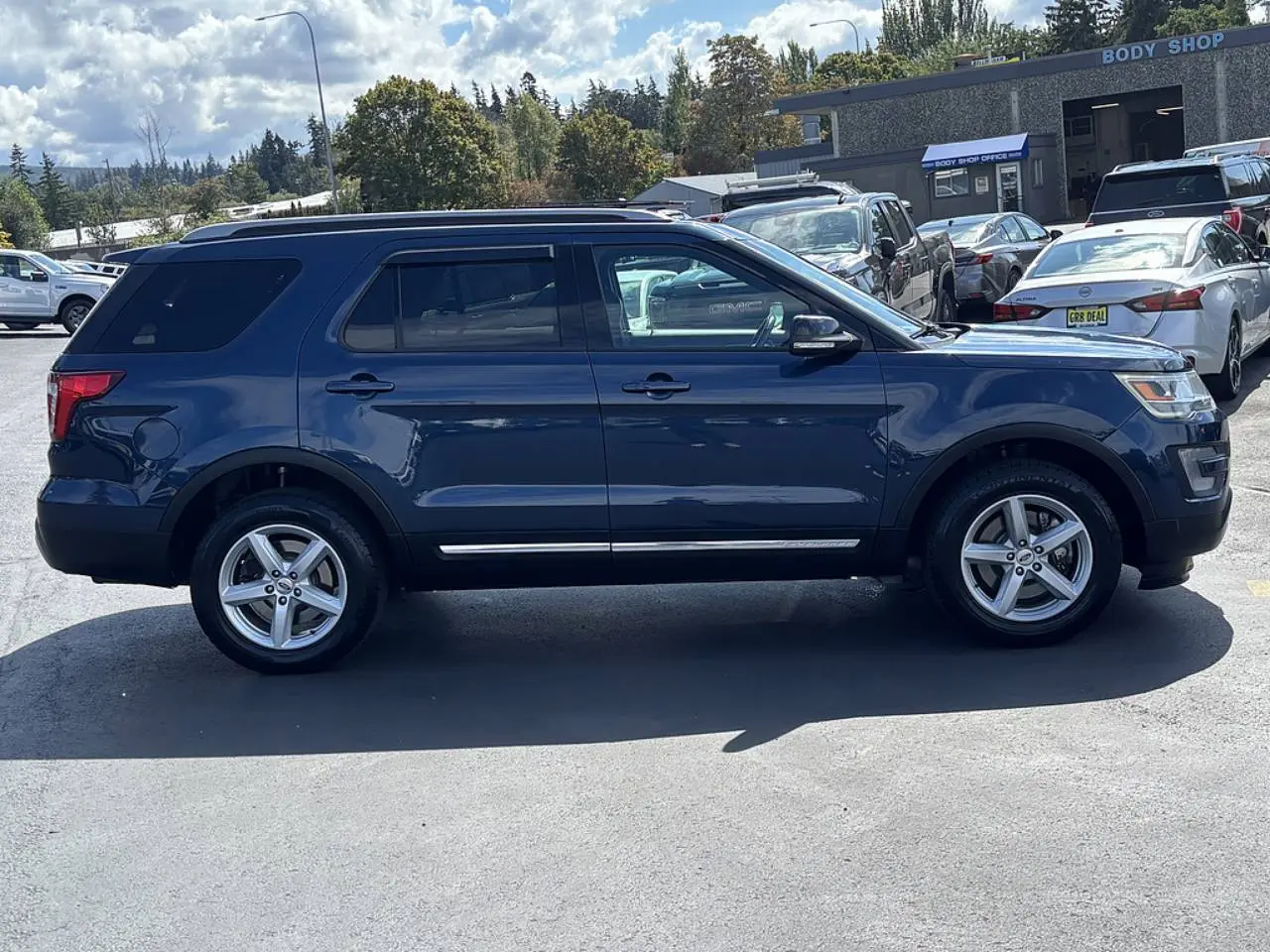2017 Ford Explorer XLT 4WD photo 4