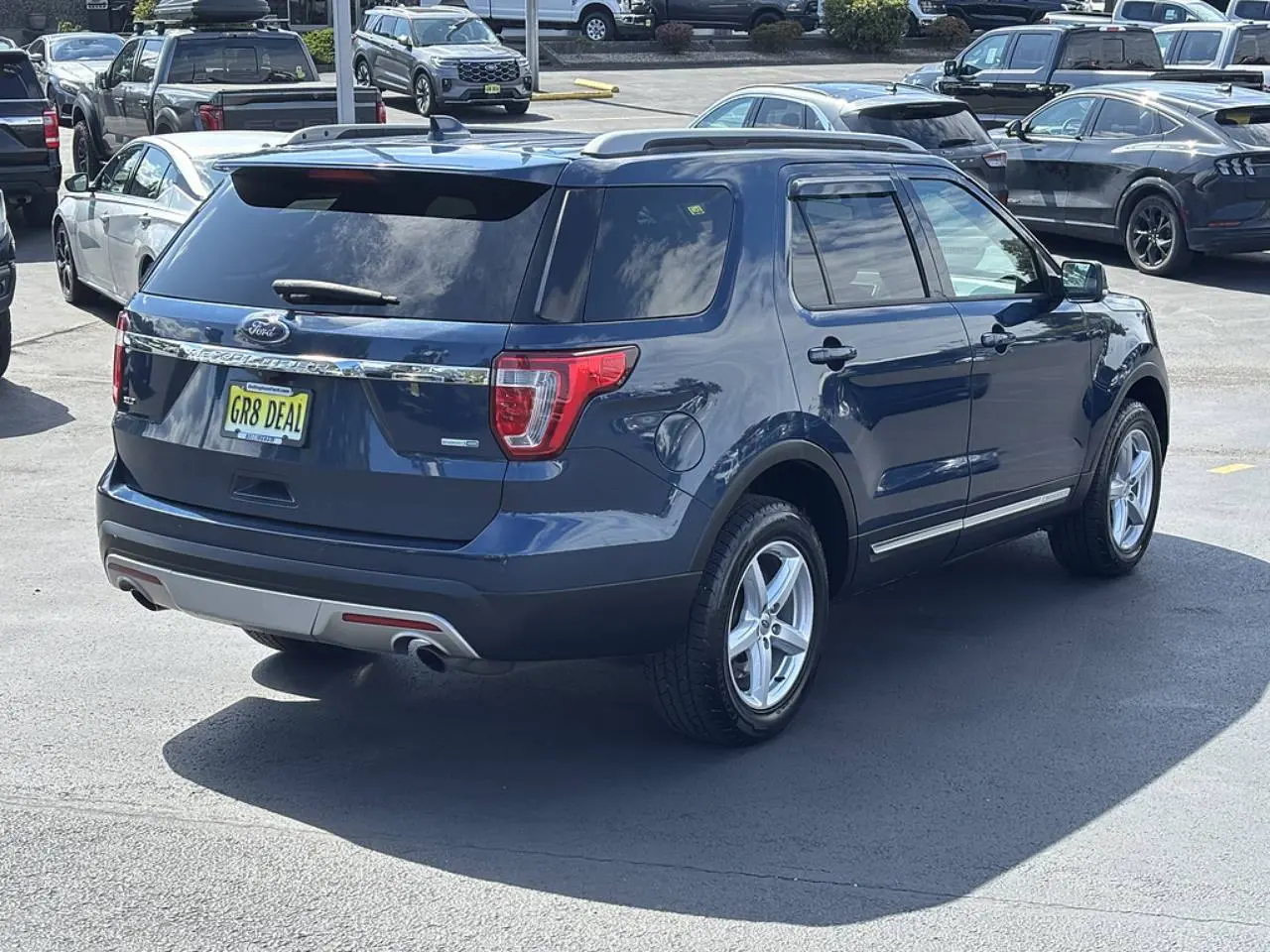2017 Ford Explorer XLT 4WD photo 5