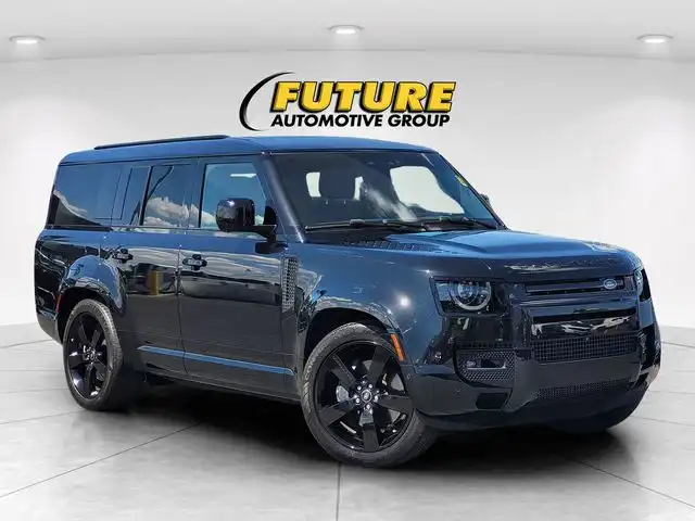 2025 Land Rover Defender 130 P400 X-Dynamic SE's photo