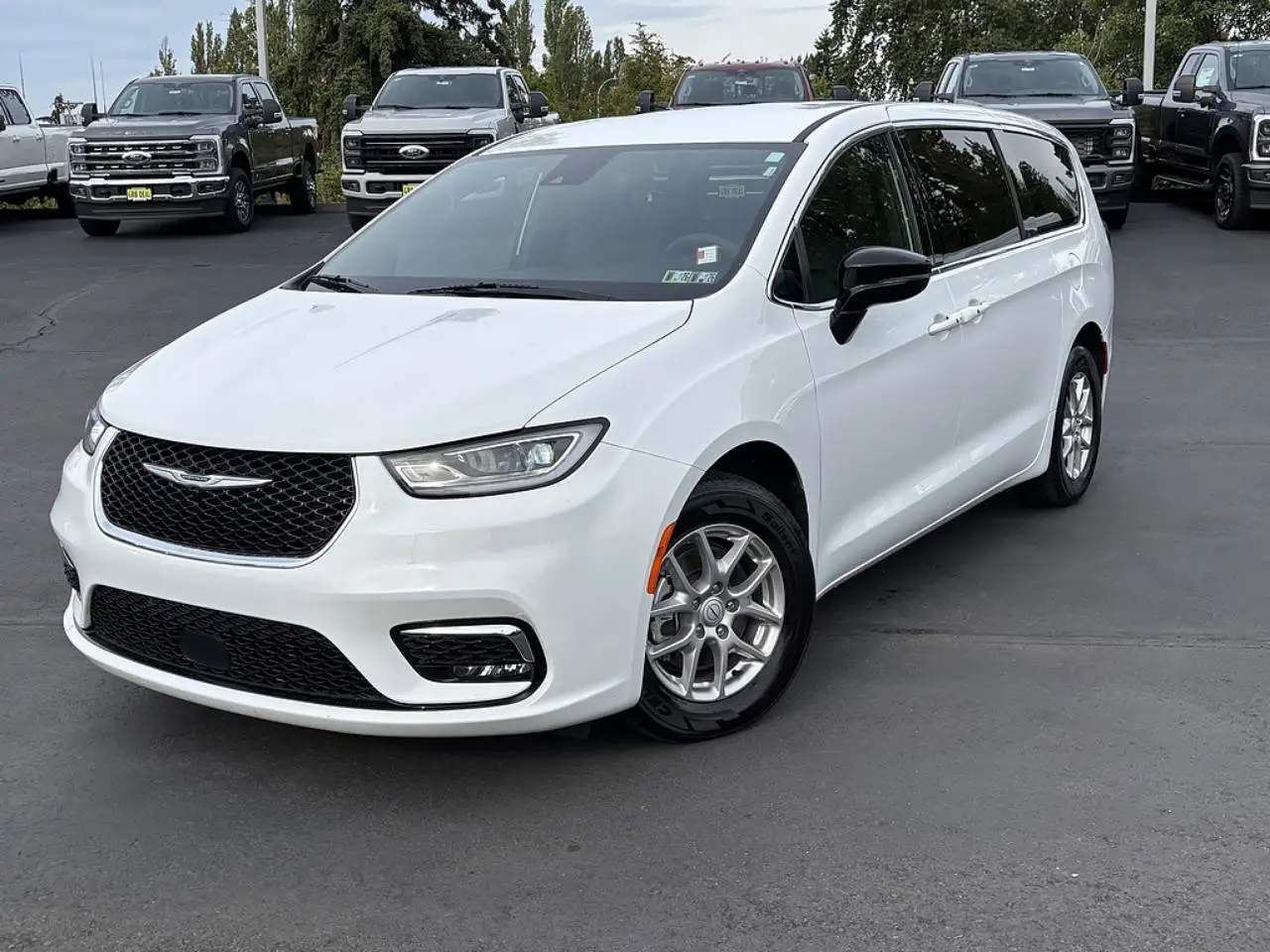 2025 Chrysler Pacifica Select photo 1