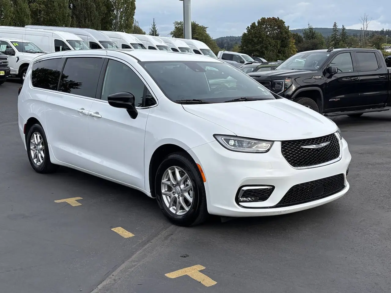 2025 Chrysler Pacifica Select photo 3