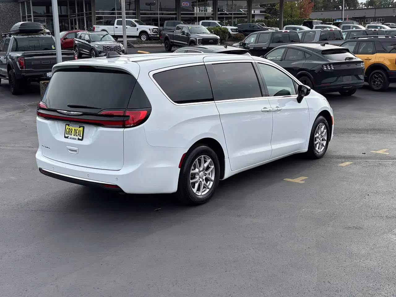 2025 Chrysler Pacifica Select photo 5