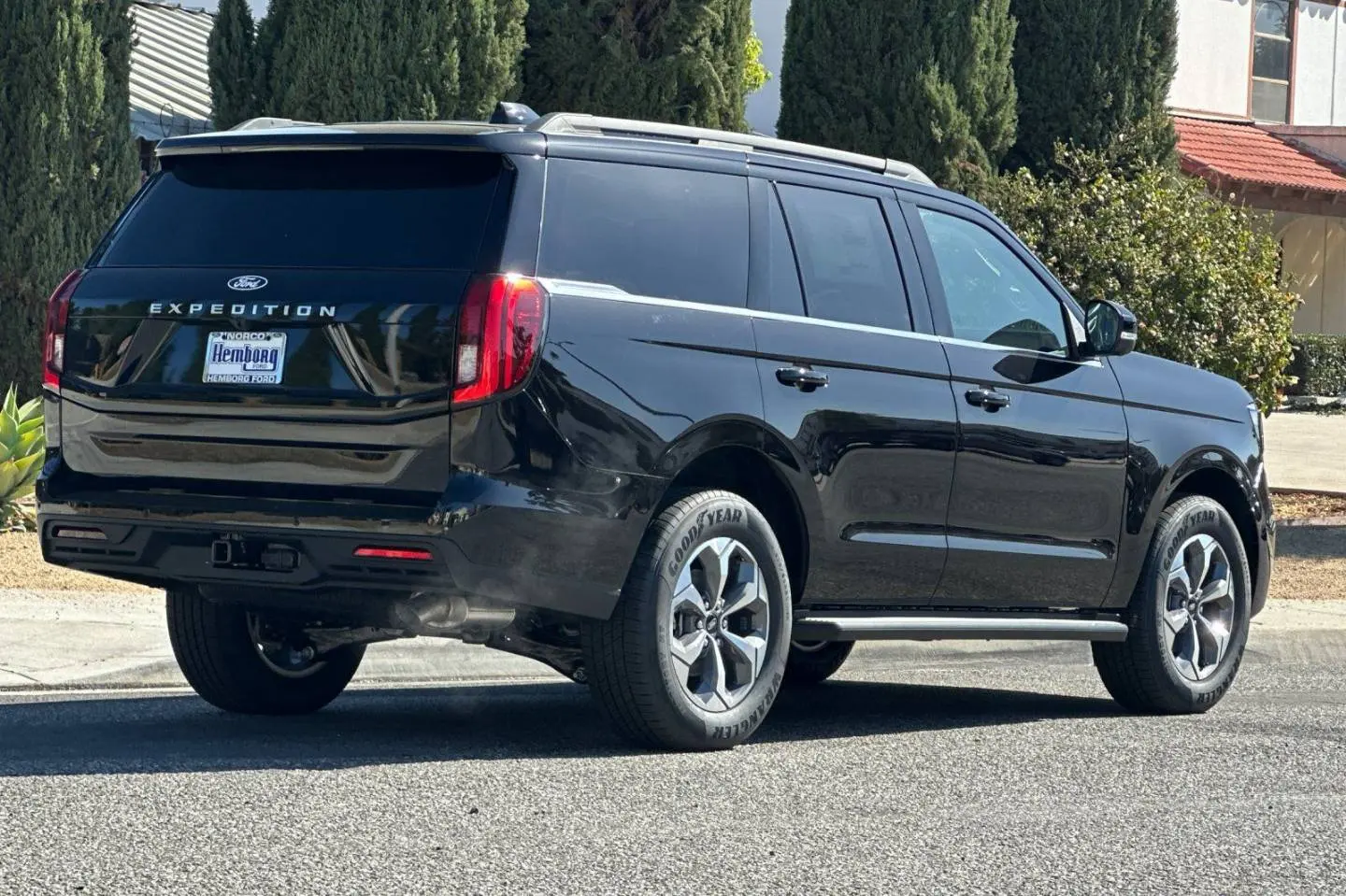 2027 Ford Expedition Active photo 4