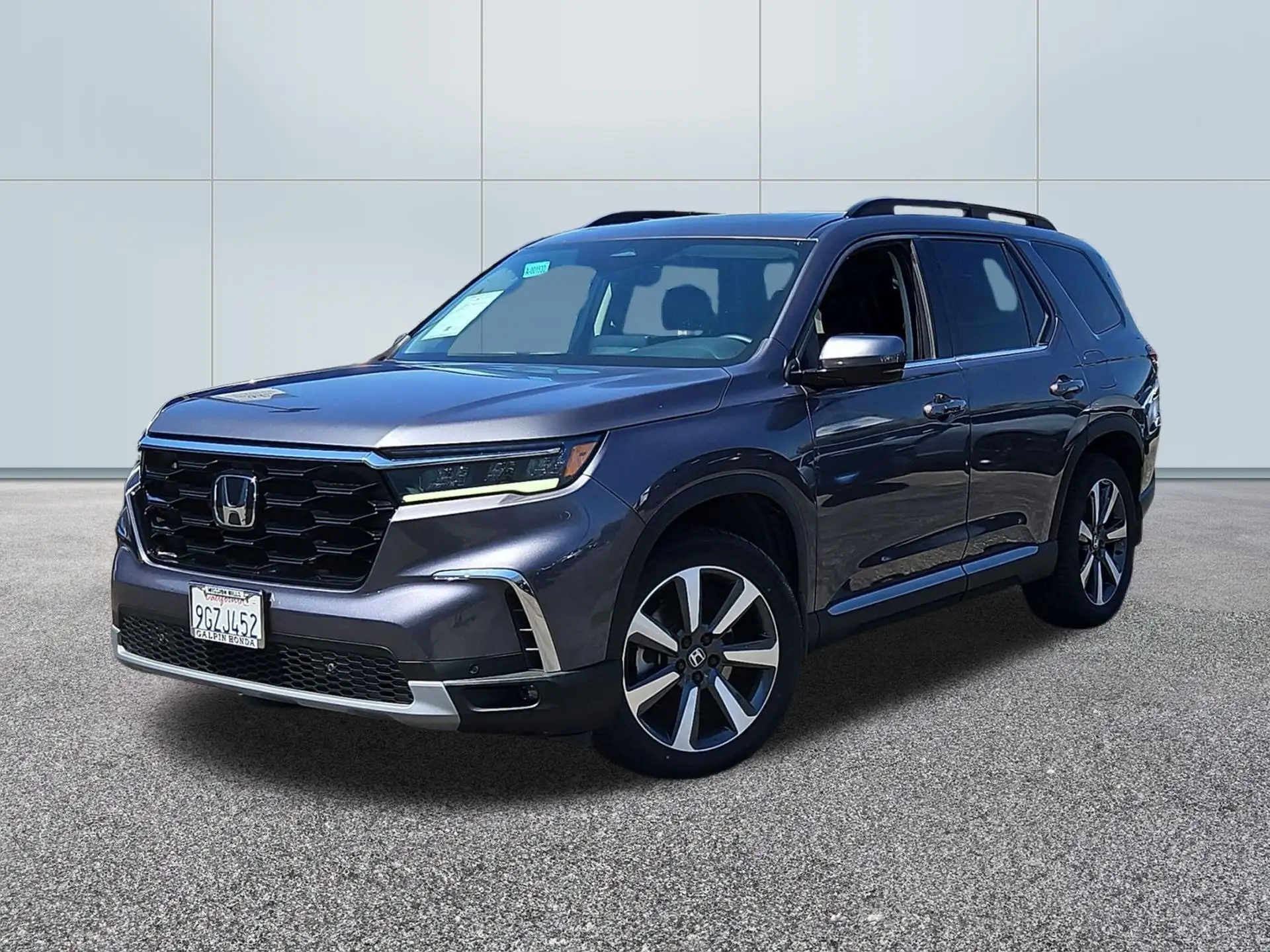 2023 Honda Pilot Touring 2WD's photo