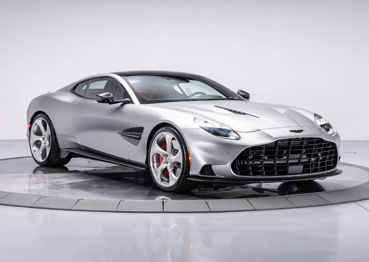 2025 Aston Martin Vanquish Coupe's photo