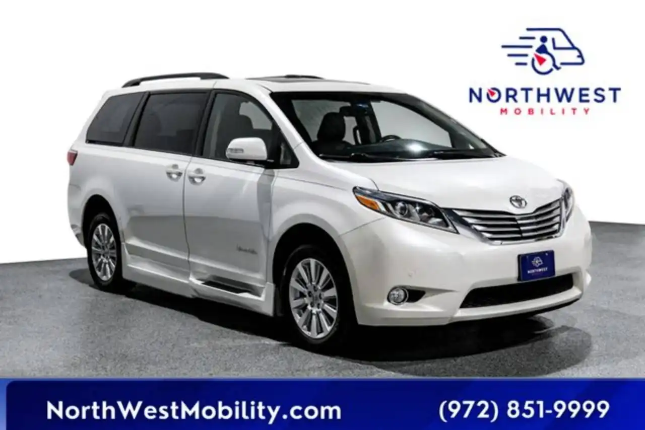 2015 Toyota Sienna Limited Premium V6 7-Passenger's photo