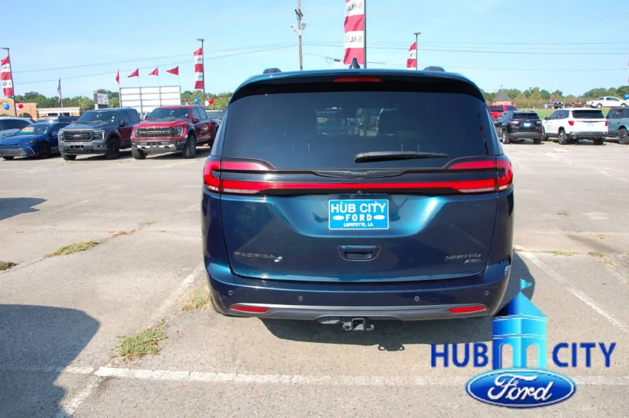 2023 Chrysler Pacifica Limited AWD photo 4