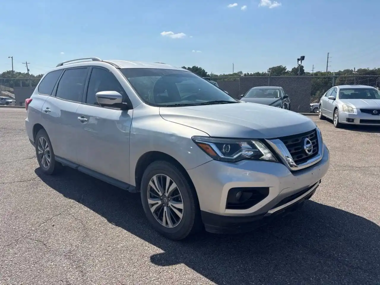 2020 Nissan Pathfinder SL 4WD's photo