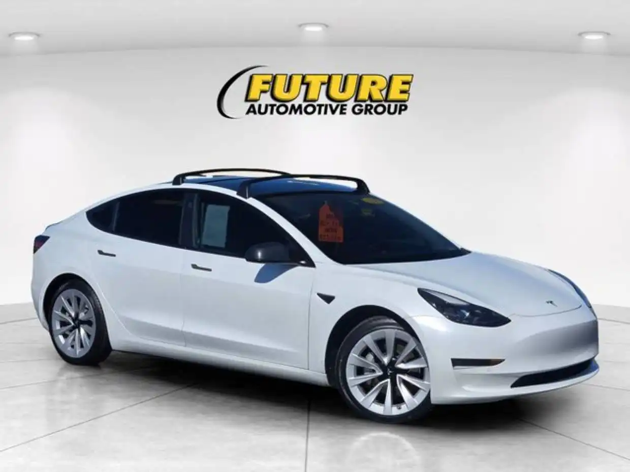 2021 Tesla Model 3 Standard Range Plus's photo