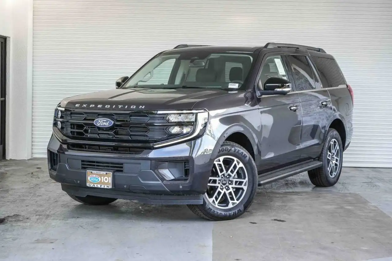 2025 Ford Expedition Active's photo