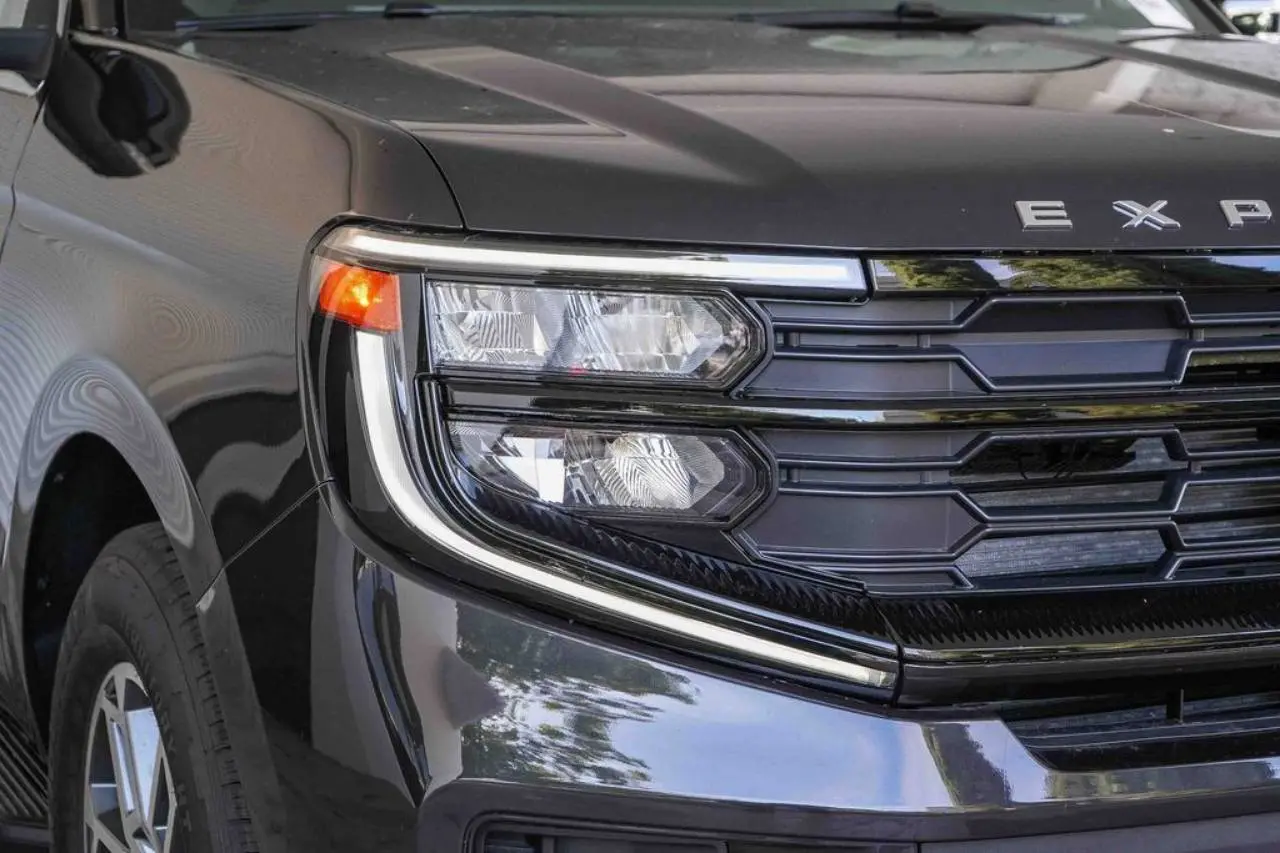 2025 Ford Expedition Active photo 4
